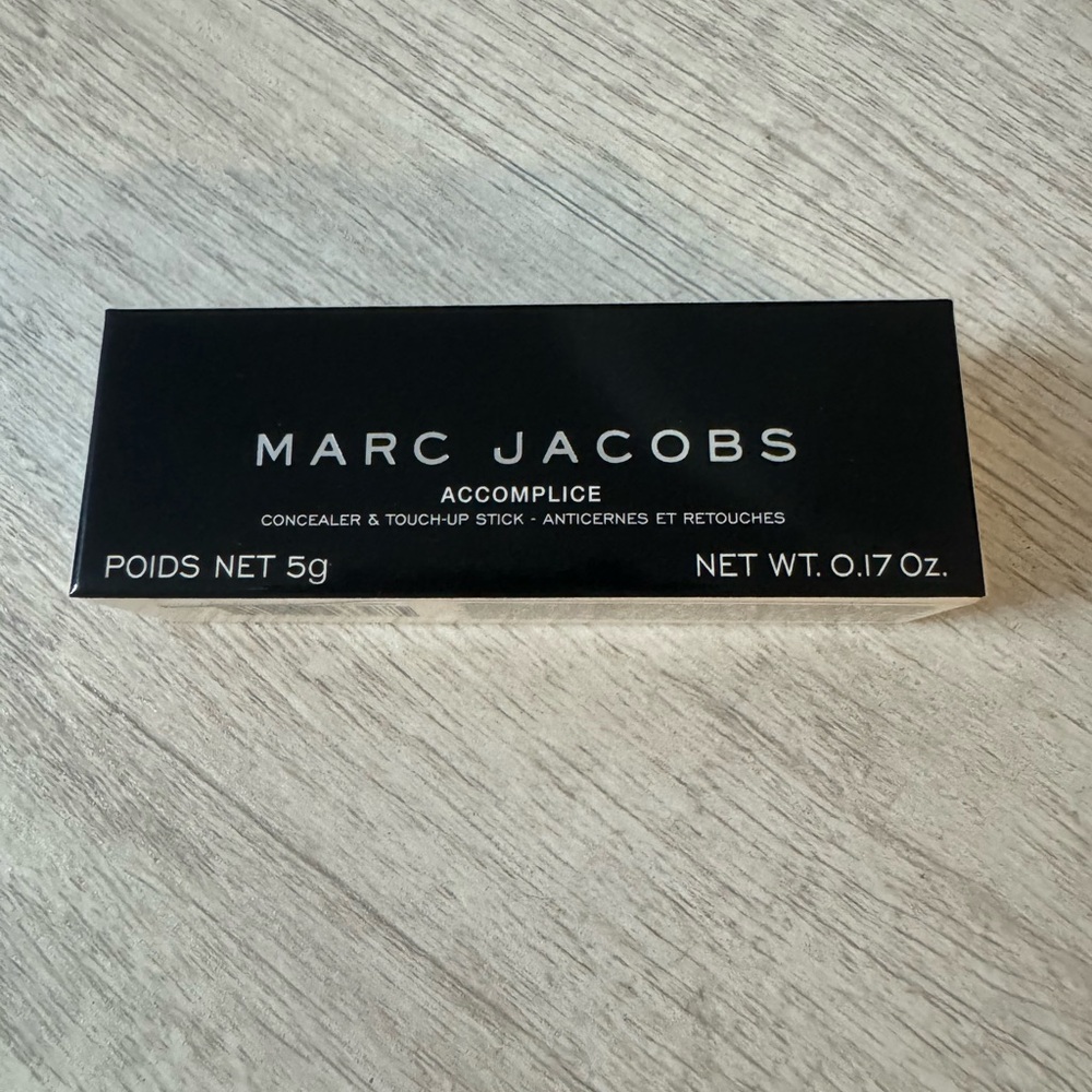 Marc Jacobs Accomplice Concealer Stick - Tan 49 - Picture 3 of 5